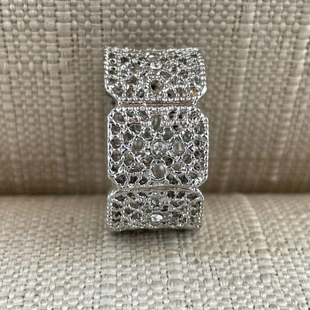 Women Ring Silver Tone Rings Fashion Jewelry Crystal Accent Size 11 - Picture 2 of 8